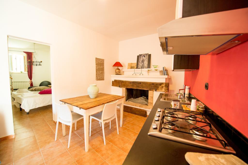 Bed and Breakfast Torre Della Botonta Castel Ritaldi Habitación foto