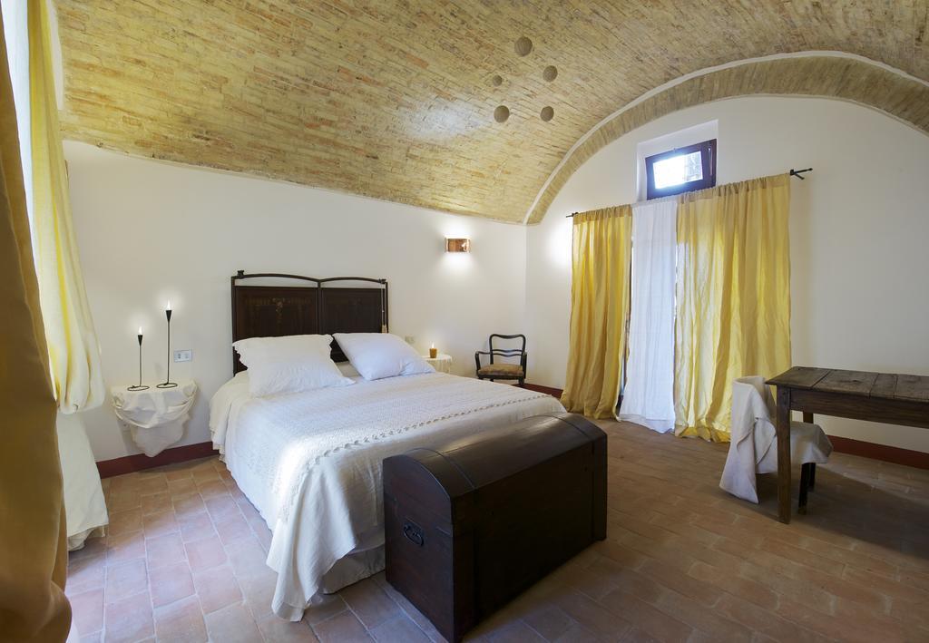 Bed and Breakfast Torre Della Botonta Castel Ritaldi Habitación foto