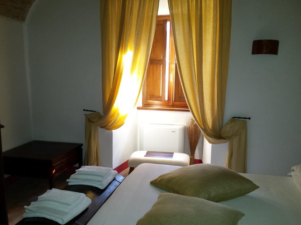 Bed and Breakfast Torre Della Botonta Castel Ritaldi Habitación foto
